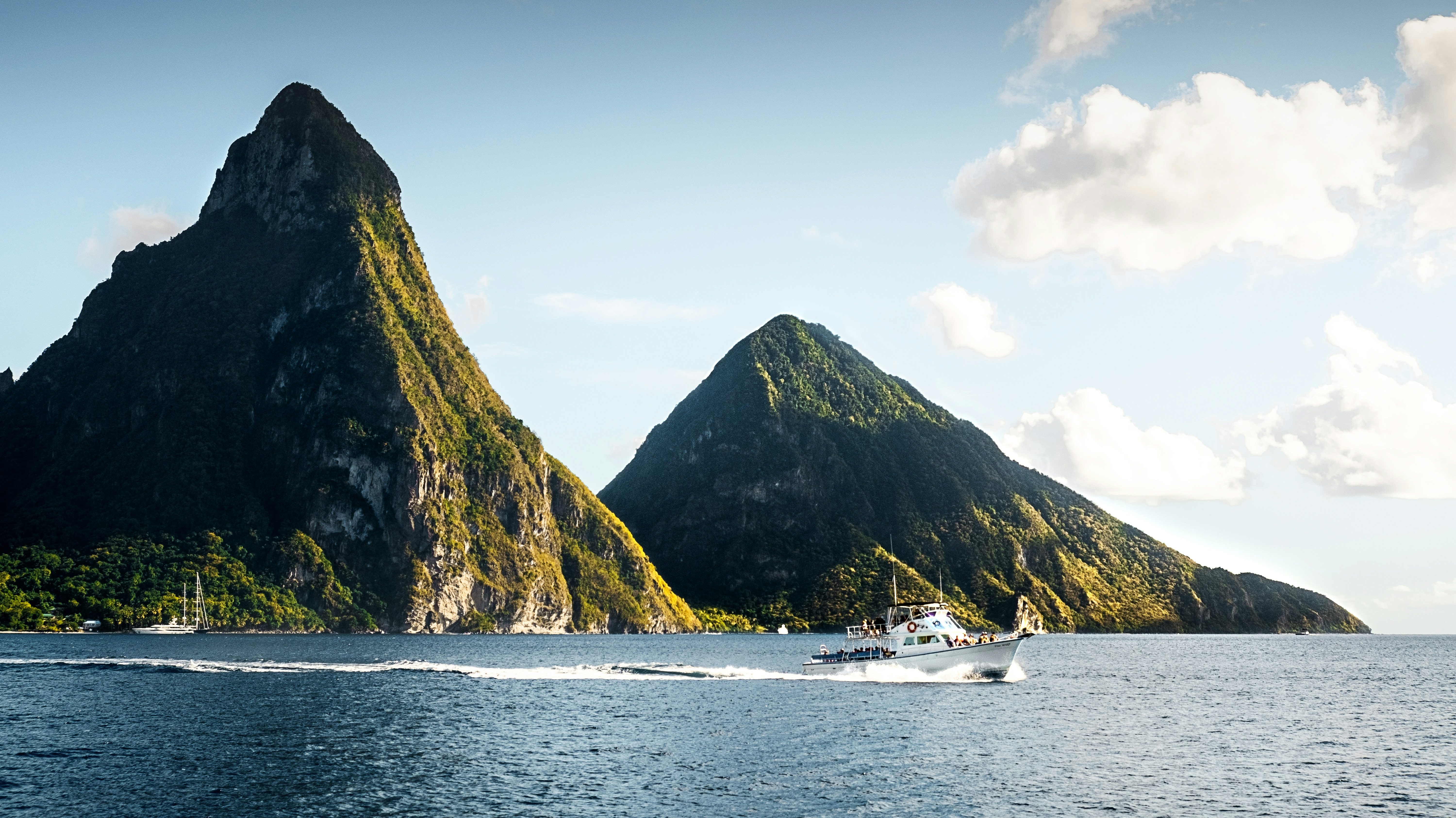 catamaran cruise along the west coast best excursions in St Lucia for sightseeing and snorkelling